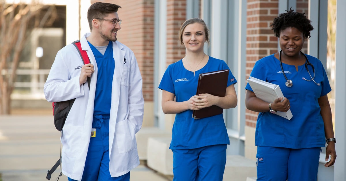 Equipe de enfermagem do Hospital Universitário Evangélico